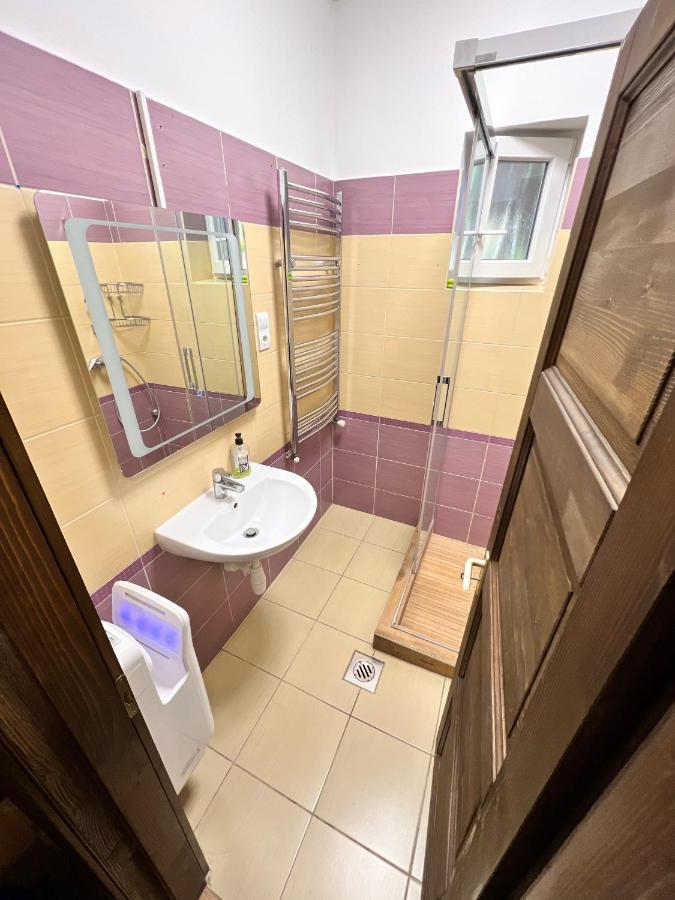 Feher Galamb Apartman 贾尔 外观 照片